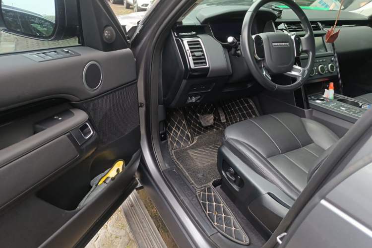 Used Land Rover Discovery 2020 3.0 SC V6 SE Driver Seat