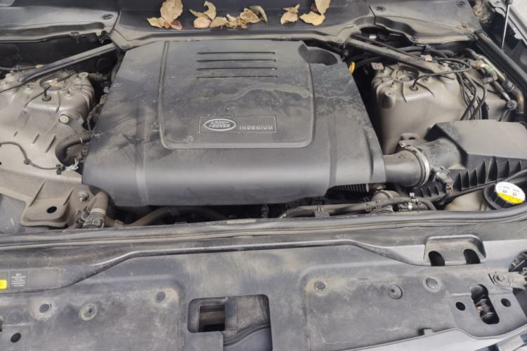 Used Land Rover Discovery 2020 2.0T 30th Anniversary Special Edition Engine Bay