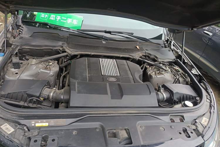 Used Land Rover Discovery 2020 3.0 SC V6 SE Engine Bay