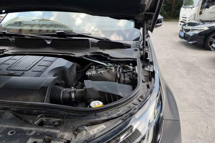 Used Land Rover Discovery 2020 3.0 SC V6 30th Anniversary Special Edition Engine Bay Left