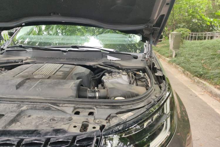Used Land Rover Discovery 2020 3.0 SC V6 30th Anniversary Special Edition Engine Bay Left