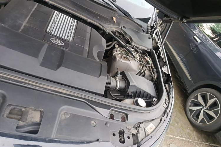 Used Land Rover Discovery 2020 3.0 SC V6 SE Engine Bay Left