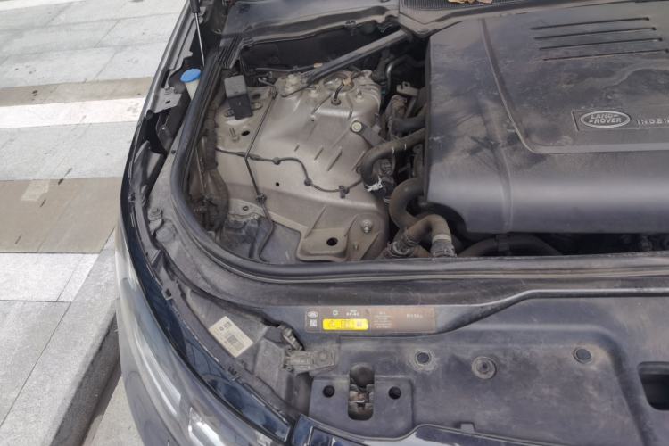 Used Land Rover Discovery 2020 2.0T 30th Anniversary Special Edition Engine Bay Right