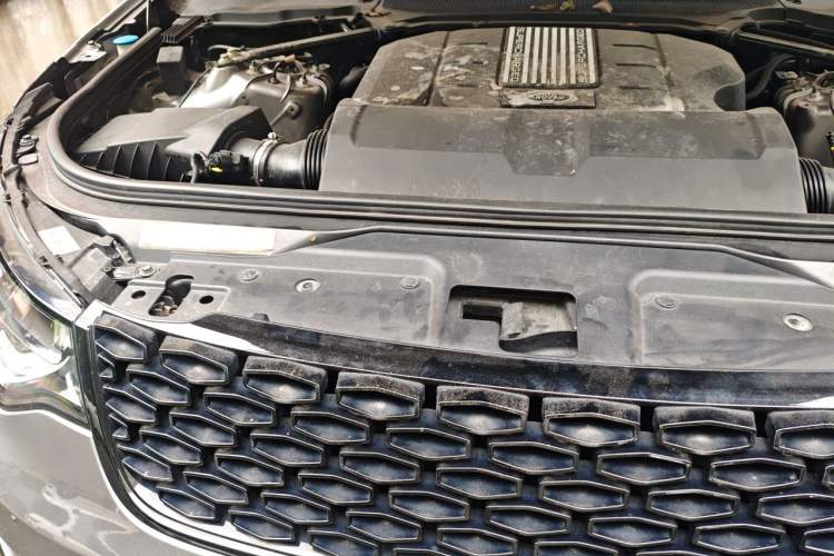 Used Land Rover Discovery 2020 3.0 SC V6 30th Anniversary Special Edition Engine Bay Right