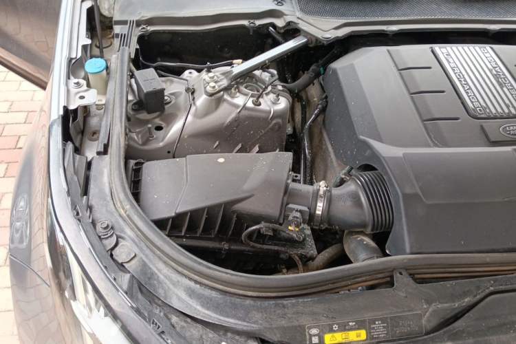 Used Land Rover Discovery 2020 3.0 SC V6 30th Anniversary Special Edition Engine Bay Right