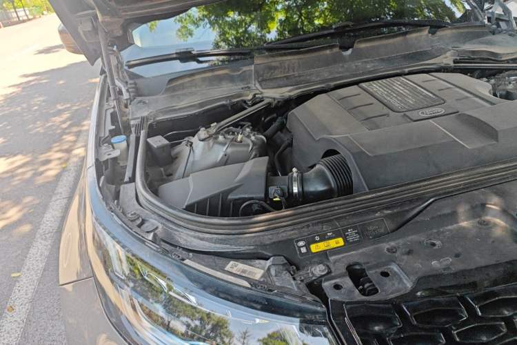 Used Land Rover Discovery 2020 3.0 SC V6 SE Engine Bay Right