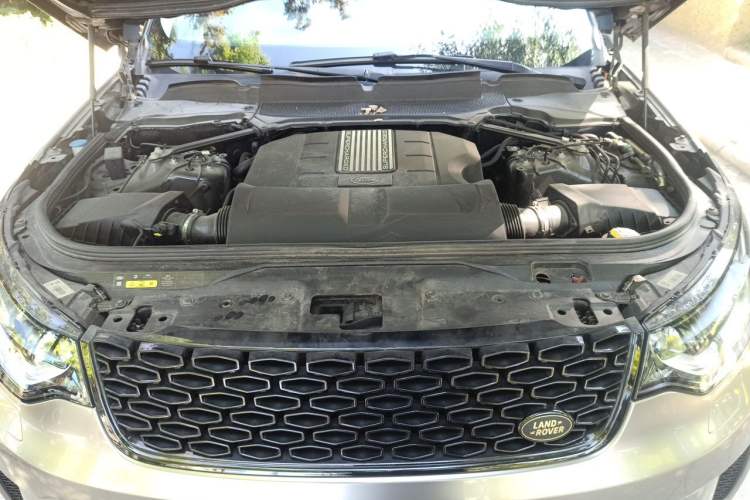 Used Land Rover Discovery 2020 3.0 SC V6 SE Engine Bay