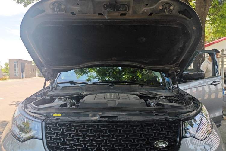 Used Land Rover Discovery 2020 3.0 SC V6 SE Engine Bay