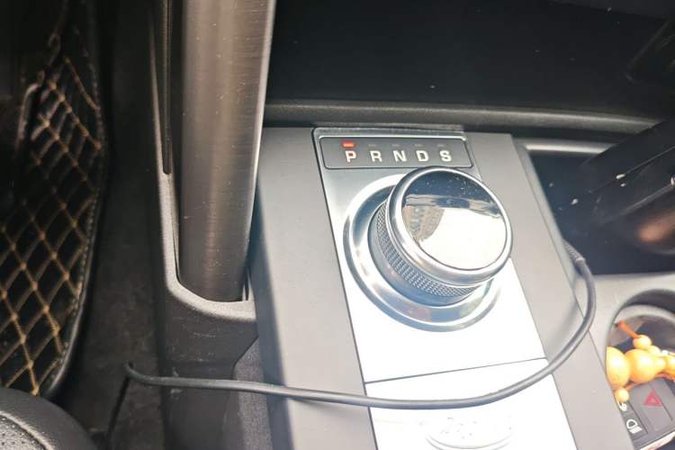 Used Land Rover Discovery 2020 3.0 SC V6 30th Anniversary Special Edition Gear Lever