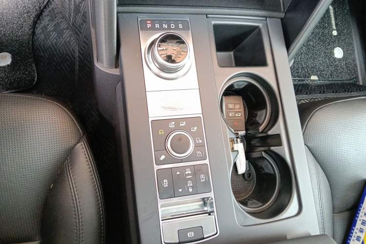 Used Land Rover Discovery 2020 3.0 SC V6 30th Anniversary Special Edition Gear Lever