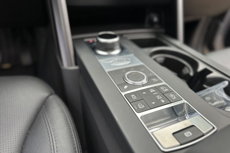 Used Land Rover Discovery 2020 3.0 SC V6 30th Anniversary Special Edition Interior 3