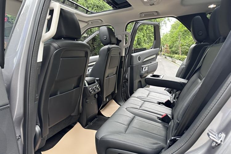 Used Land Rover Discovery 2020 3.0 SC V6 30th Anniversary Special Edition Interior 5