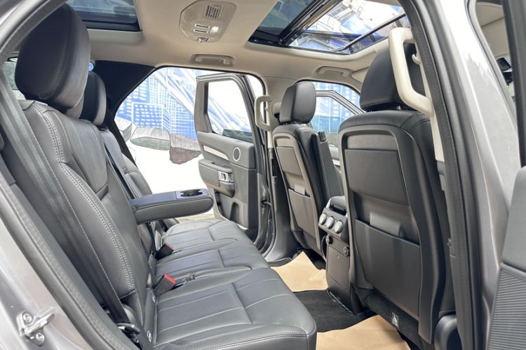 Used Land Rover Discovery 2020 3.0 SC V6 30th Anniversary Special Edition Interior 8