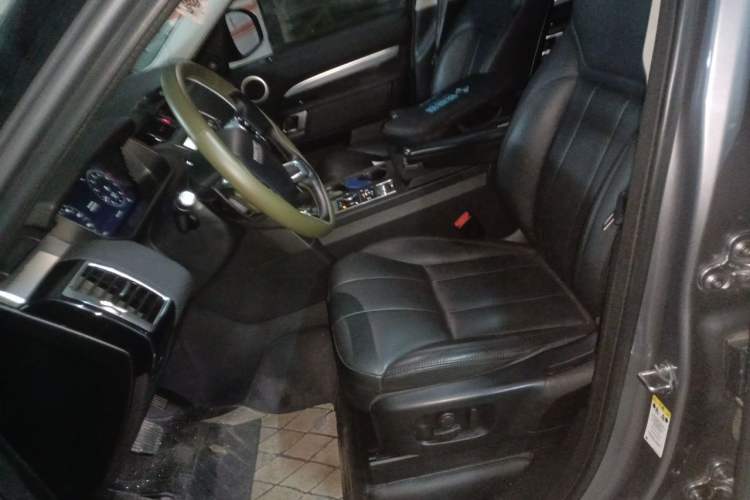 Used Land Rover Discovery 2020 3.0 SC V6 30th Anniversary Special Edition Left Front Seat