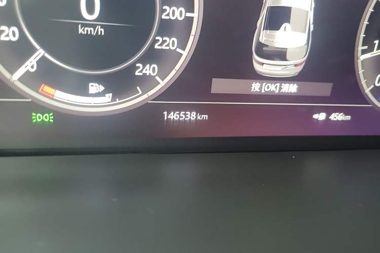 Used Land Rover Discovery 2020 2.0T 30th Anniversary Special Edition Odometer Close Up