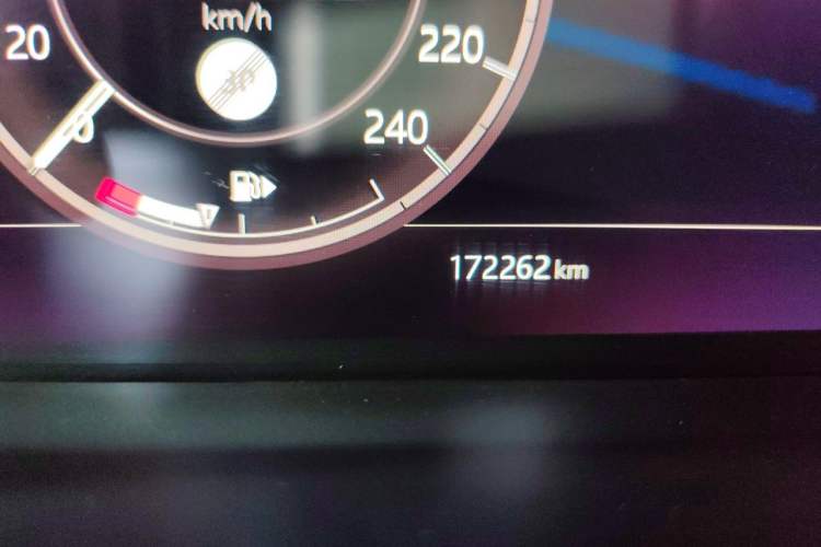 Used Land Rover Discovery 2020 3.0 SC V6 30th Anniversary Special Edition Odometer Close Up