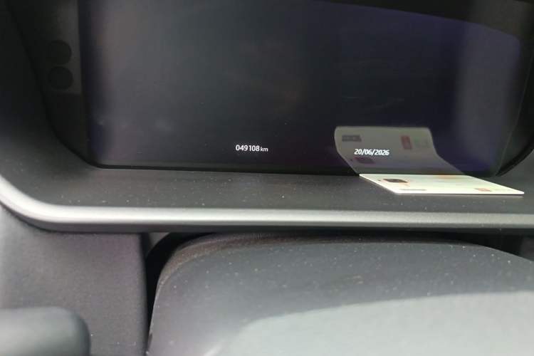 Used Land Rover Discovery 2020 3.0 SC V6 SE Odometer Close Up
