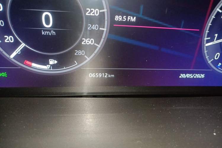 Used Land Rover Discovery 2020 3.0 SC V6 30th Anniversary Special Edition Odometer Close Up
