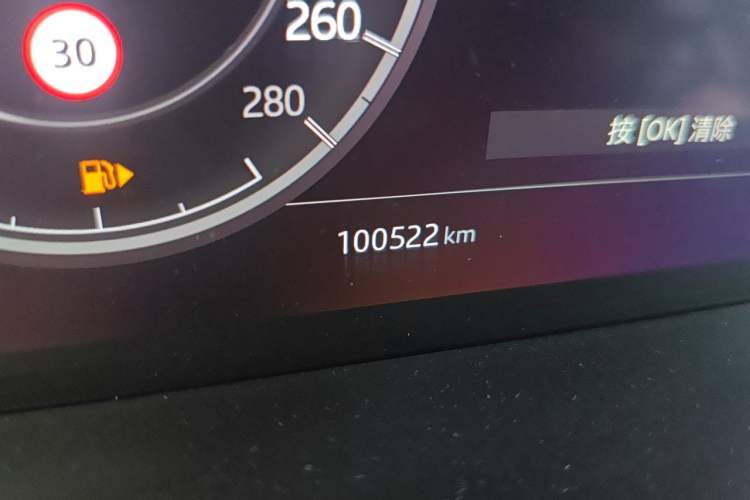 Used Land Rover Discovery 2020 3.0 SC V6 SE Odometer Close Up