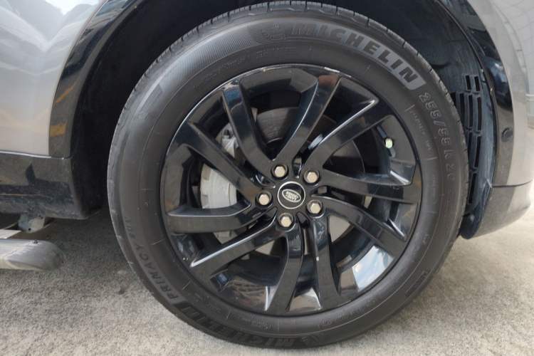 Used Land Rover Discovery 2020 3.0 SC V6 30th Anniversary Special Edition Right Front Wheel Hub