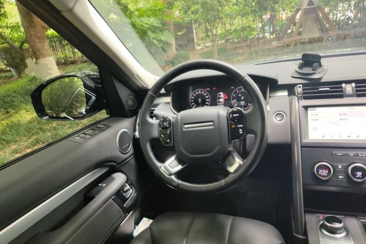 Used Land Rover Discovery 2020 3.0 SC V6 30th Anniversary Special Edition Steering Wheel