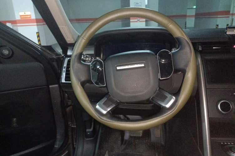 Used Land Rover Discovery 2020 3.0 SC V6 30th Anniversary Special Edition Steering Wheel