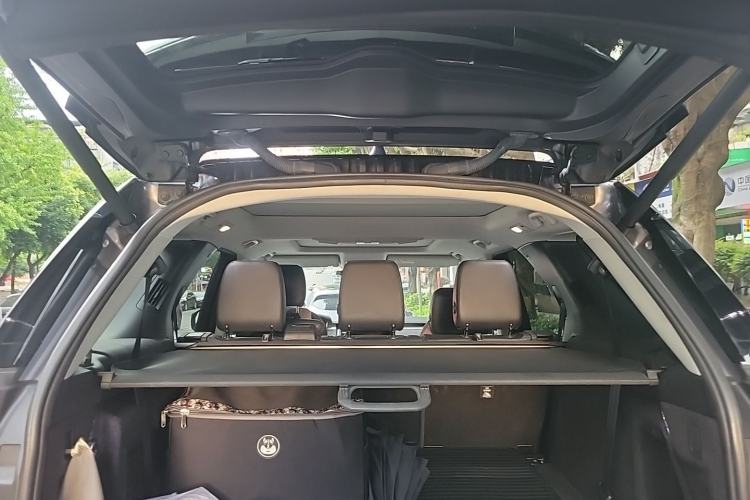 Used Land Rover Discovery 2020 2.0T 30th Anniversary Special Edition Trunk
