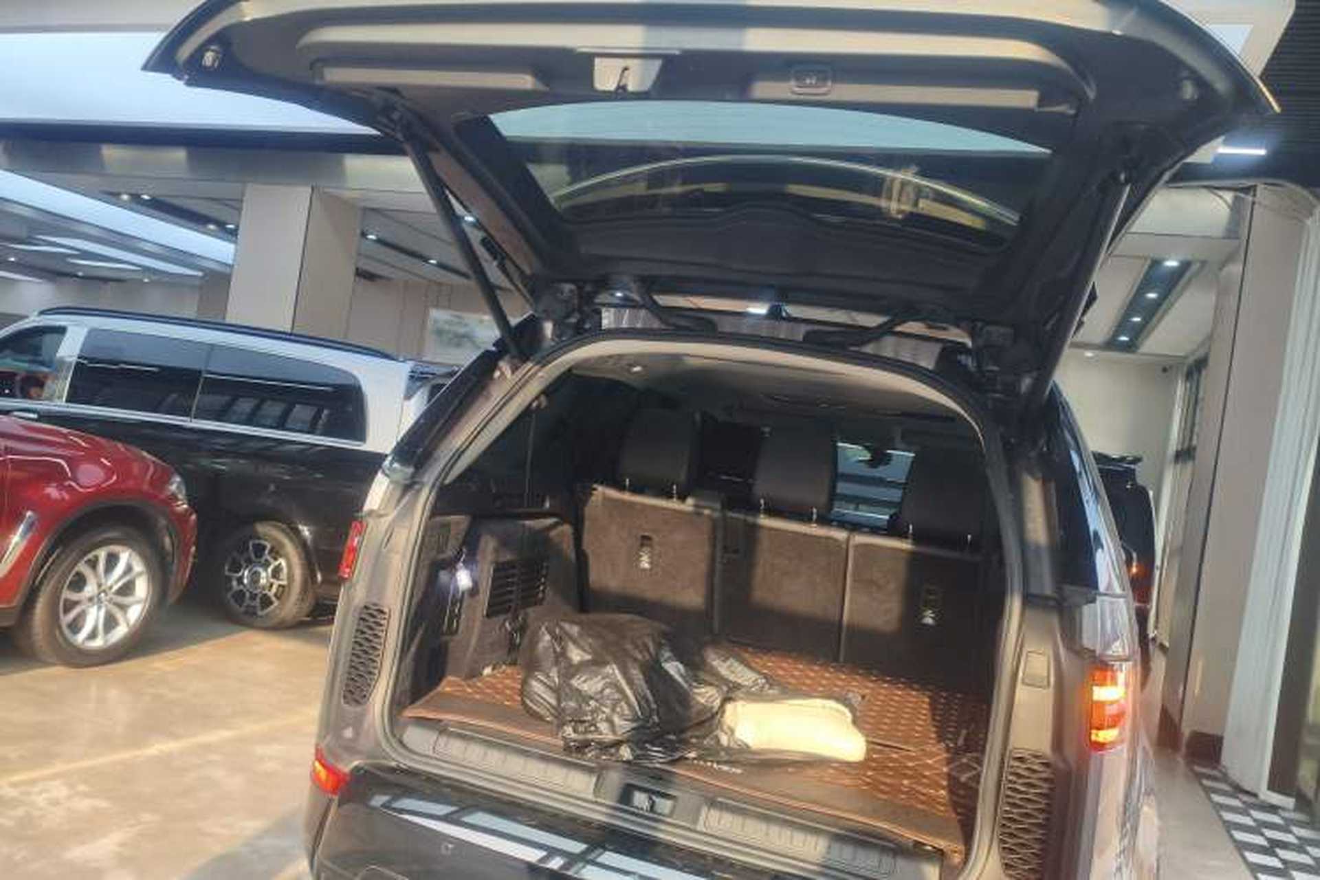 Used Land Rover Discovery 2020 3.0 SC V6 30th Anniversary Special Edition Trunk