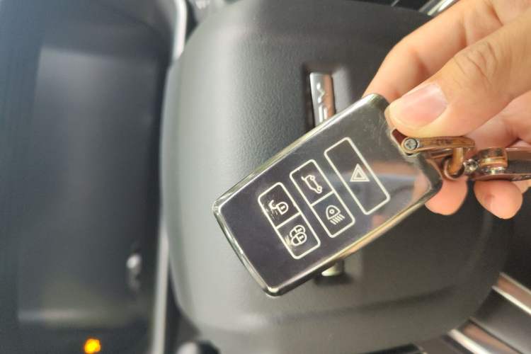 Used Land Rover Discovery 2020 3.0 SC V6 30th Anniversary Special Edition Vehicle Key