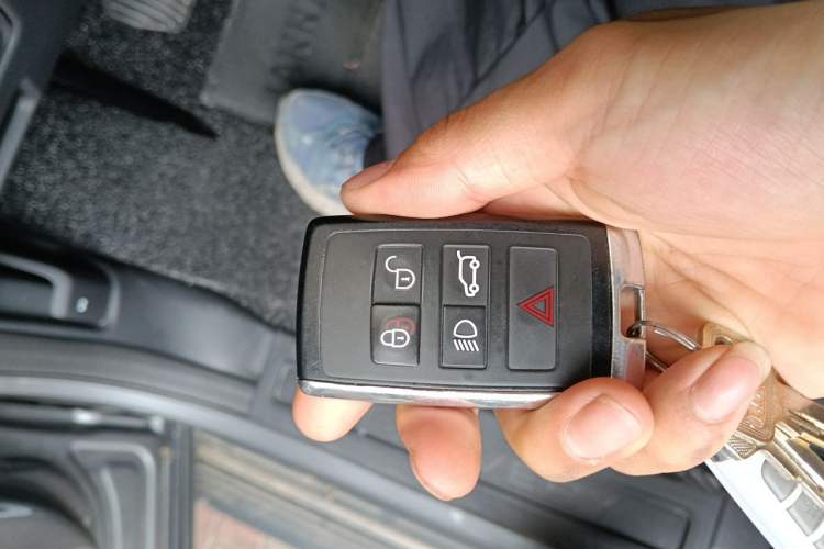 Used Land Rover Discovery 2020 3.0 SC V6 30th Anniversary Special Edition Vehicle Key