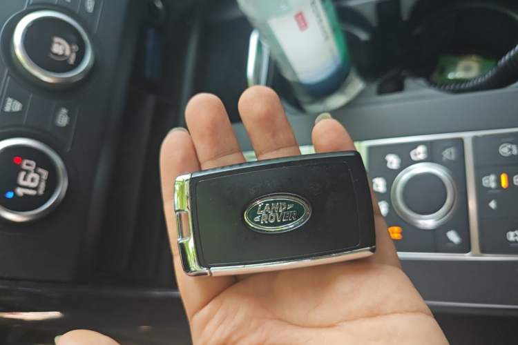 Used Land Rover Discovery 2020 3.0 SC V6 SE Vehicle Key