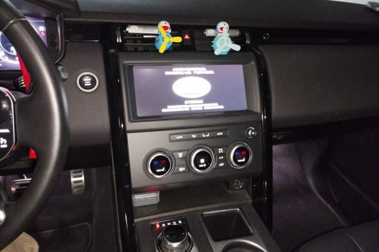 Used Land Rover Discovery 2020 2.0T SE Audio And AC Panel