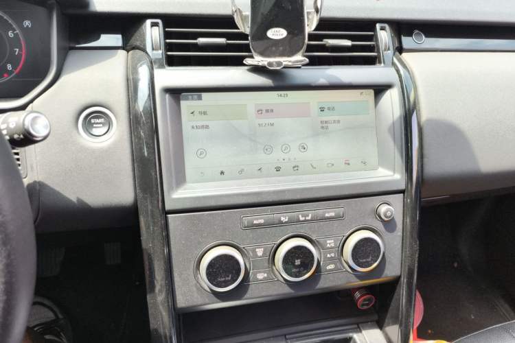 Used Land Rover Discovery 2020 3.0 SC V6 SE Audio And AC Panel