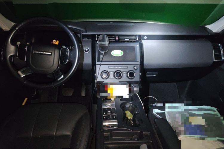 Used Land Rover Discovery 2020 3.0 SC V6 SE Center Console