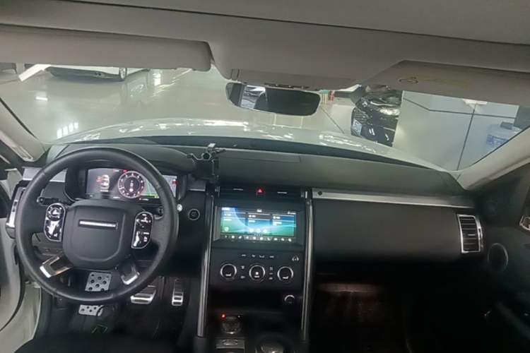 Used Land Rover Discovery 2020 3.0 SC V6 30th Anniversary Special Edition Center Console