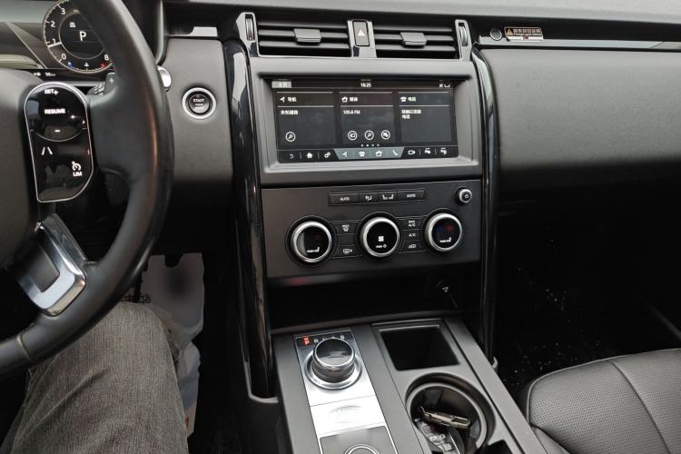Used Land Rover Discovery 2020 3.0 SC V6 SE Center Console