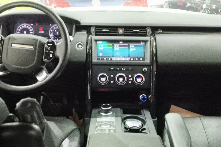 Used Land Rover Discovery 2020 3.0 SC V6 SE Center Console
