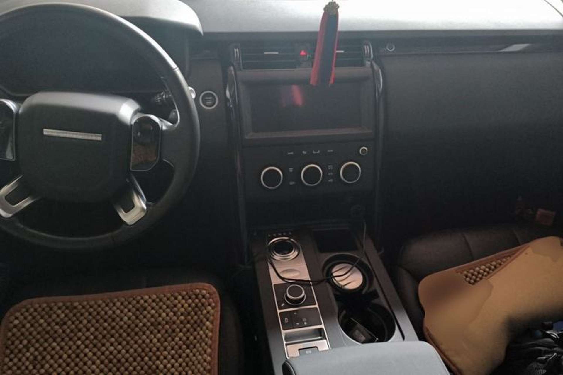 Used Land Rover Discovery 2020 2.0T SE Center Console