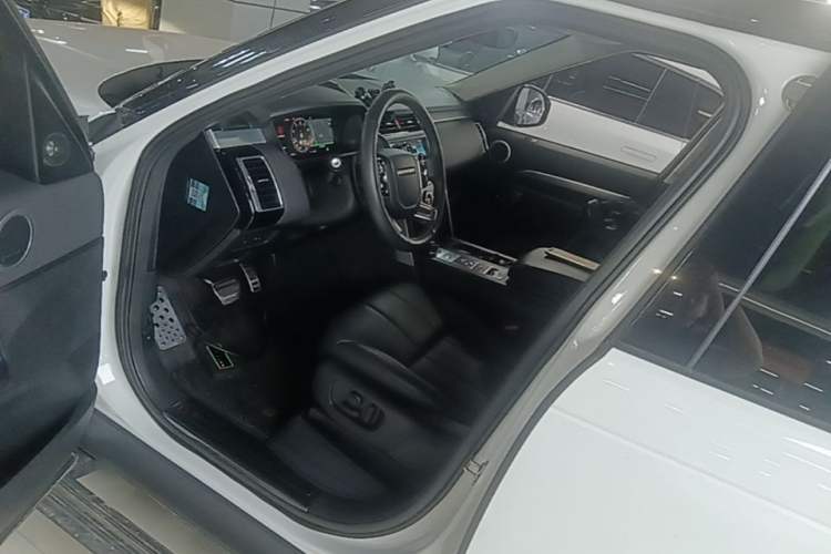 Used Land Rover Discovery 2020 3.0 SC V6 30th Anniversary Special Edition Driver Seat