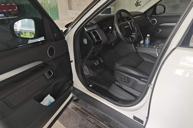 Used Land Rover Discovery 2020 3.0 SC V6 30th Anniversary Special Edition Driver Seat