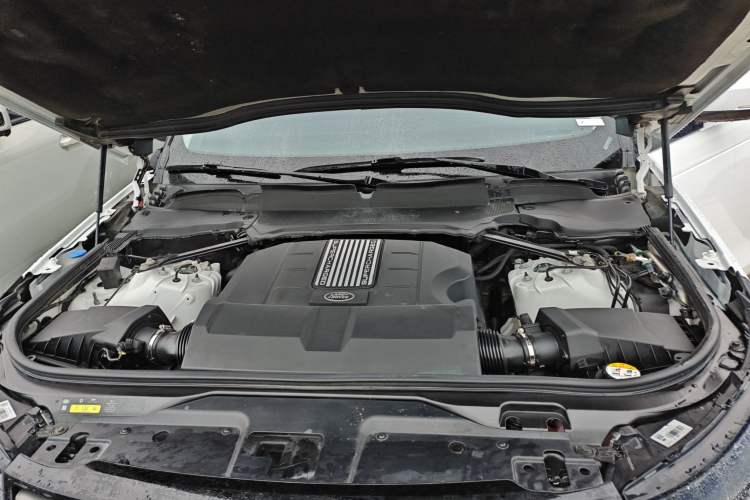 Used Land Rover Discovery 2020 3.0 SC V6 SE Engine Bay