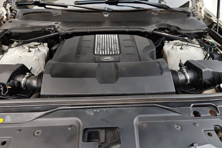Used Land Rover Discovery 2020 3.0 SC V6 30th Anniversary Special Edition Engine Bay