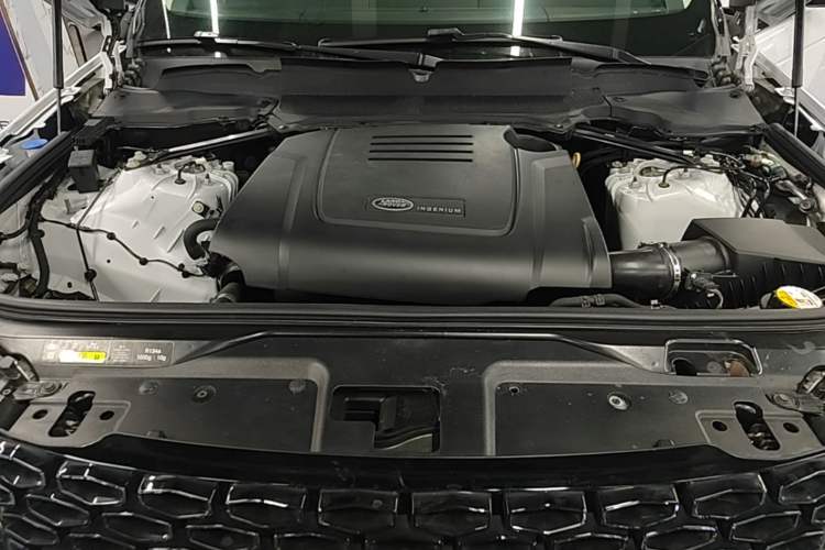 Used Land Rover Discovery 2020 2.0T 30th Anniversary Special Edition Engine Bay