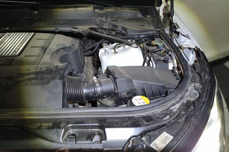 Used Land Rover Discovery 2020 3.0 SC V6 30th Anniversary Special Edition Engine Bay Left