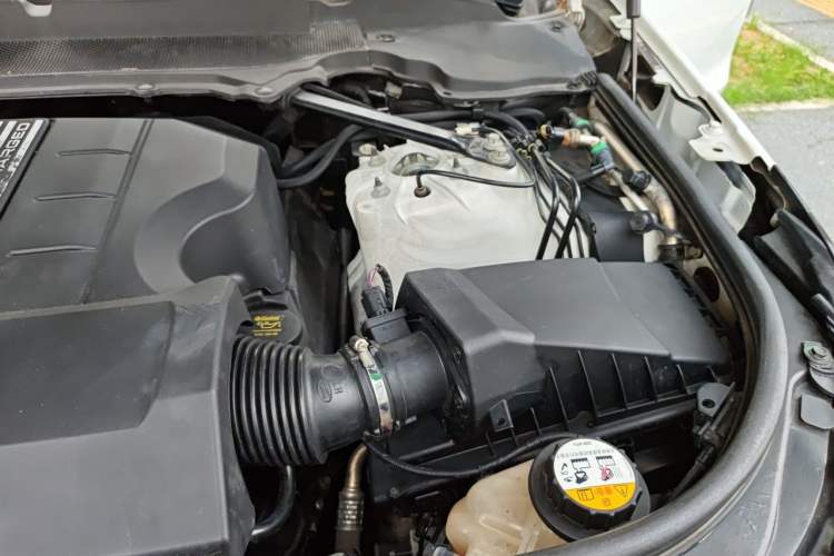 Used Land Rover Discovery 2020 3.0 SC V6 30th Anniversary Special Edition Engine Bay Left