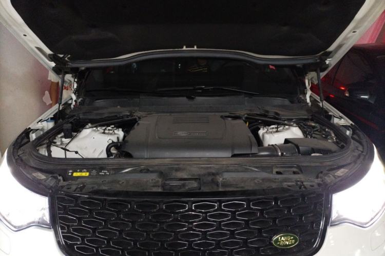 Used Land Rover Discovery 2020 2.0T SE Engine Bay