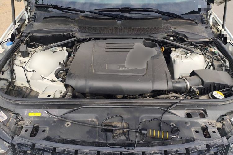 Used Land Rover Discovery 2020 2.0T 30th Anniversary Special Edition Engine Bay