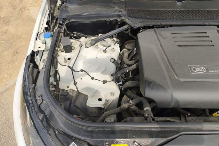 Used Land Rover Discovery 2020 2.0T 30th Anniversary Special Edition Engine Bay Right