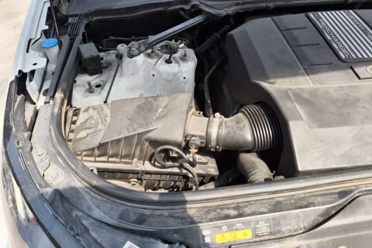 Used Land Rover Discovery 2020 3.0 SC V6 SE Engine Bay Right