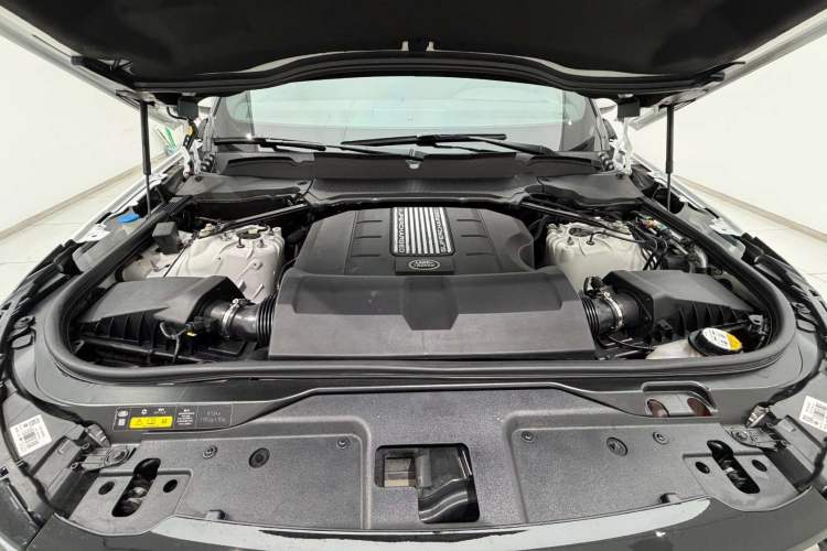 Used Land Rover Discovery 2020 3.0 SC V6 SE Engine Bay